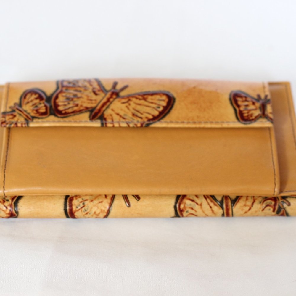 Classic Butterfly Embossed Leather Wallet - Tan - Picture 6 of 8